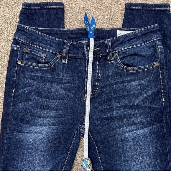 Two by Vince Camuto: Women's Dark Wash Skinny Denim Jean, Size 25 - Picture 5 of 9
